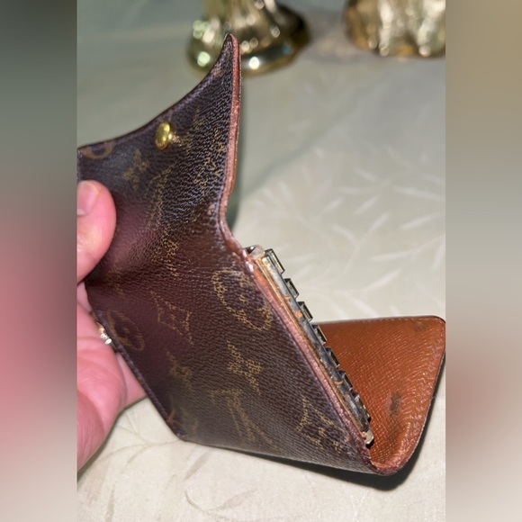 Louis Vuitton Monogram 6 Key Holder - Picture 12 of 16